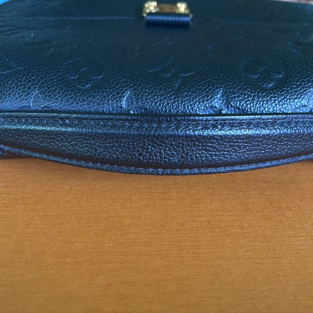 Louis Vuitton Pochette Métis in Empreinte Black Leather - Picture 5 of 16